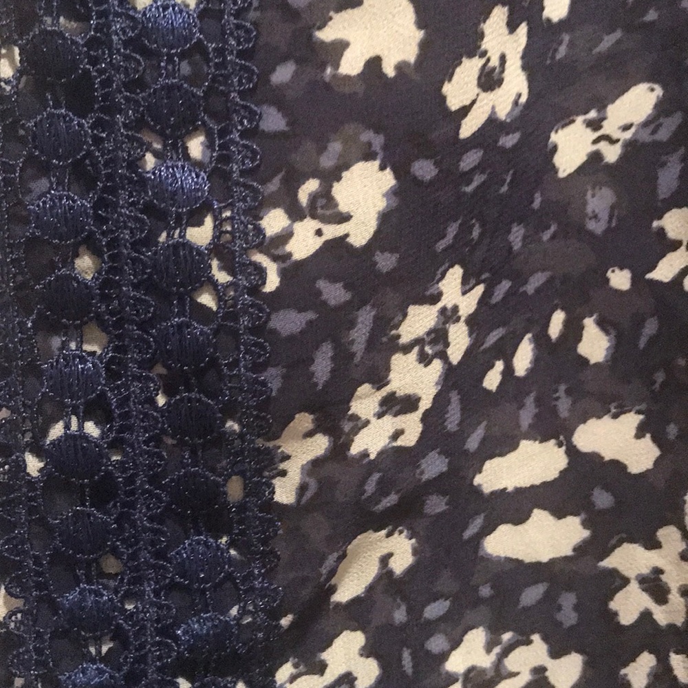 Beautiful all year around  blouse - Picture 7 of 8